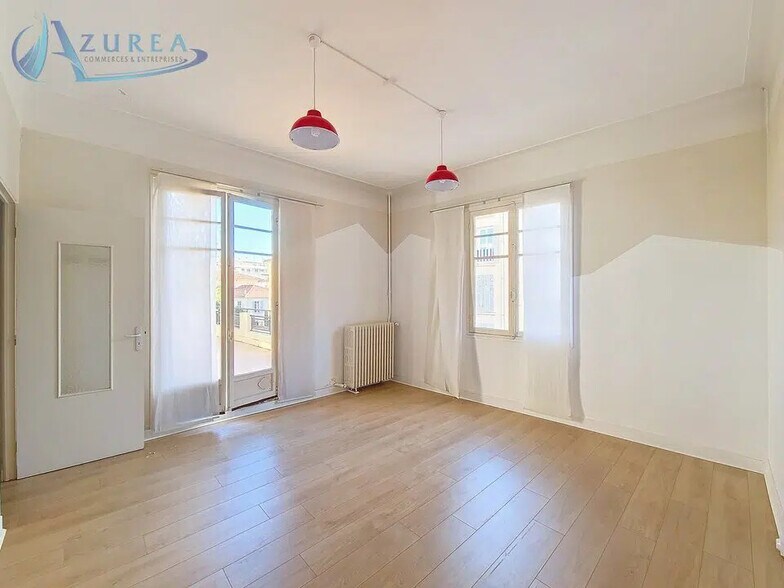 Bureau dans Nice à louer - Photo de l’immeuble – Image 3 sur 12
