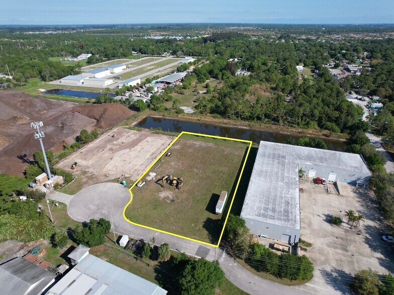 5000 42nd pl, Vero Beach, FL à vendre - Photo de l’immeuble – Image 2 sur 19