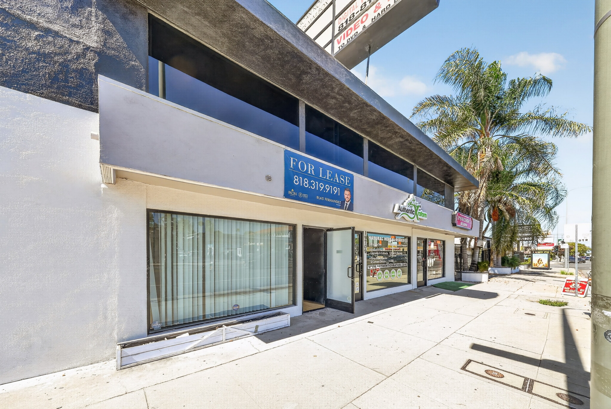 19709 Ventura Blvd, Woodland Hills, CA à louer Photo intérieure– Image 1 sur 8