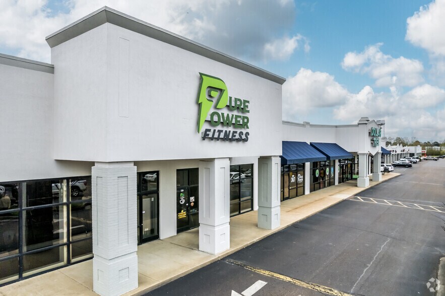 100-126 NW Plaza Dr, Senatobia, MS à vendre - Photo principale – Image 1 sur 7
