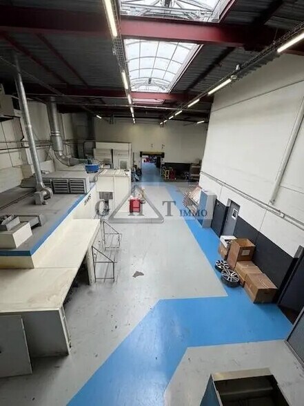 Industriel/Logistique dans Neuilly-Plaisance à louer - Photo de l’immeuble – Image 2 sur 7