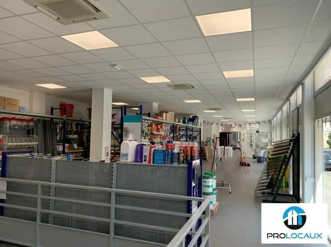 Plus de détails pour Local commercial à louer