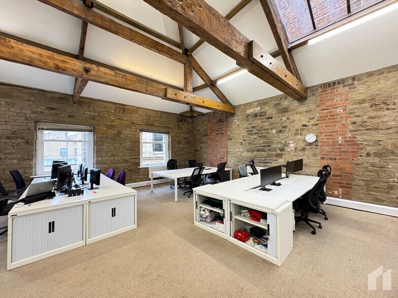 9-13 Wellington Rd, Dewsbury à louer - Photo de l’immeuble – Image 3 sur 22