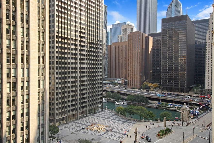 444 N Michigan Ave, Chicago, IL à louer - Photo de l’immeuble – Image 2 sur 7