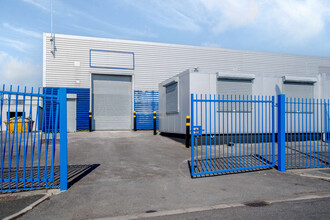 Britonwood Trading Estate, Liverpool à louer Photo de l’immeuble– Image 1 sur 5