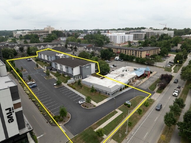 Plus de détails pour 1722 N Walnut St, Bloomington, IN - Logement aux enchères