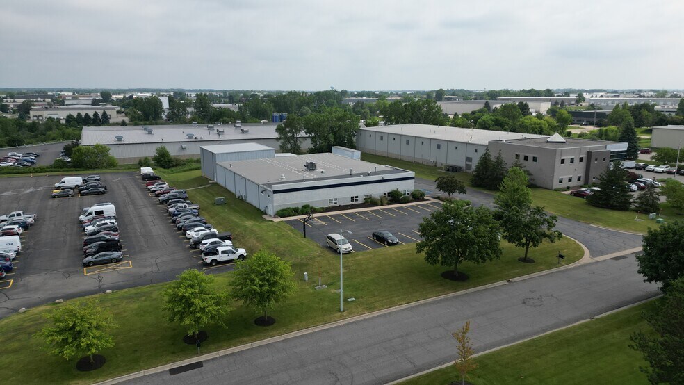 3919 N Greenbrooke Dr SE, Grand Rapids, MI à vendre - Photo de l’immeuble – Image 2 sur 14