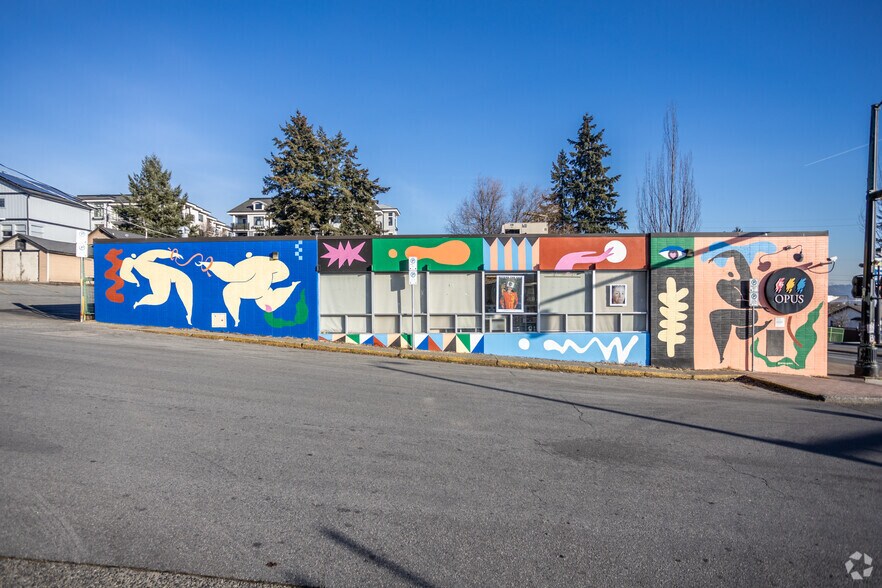 953 Brunette Ave, Coquitlam, BC à louer - Photo de l’immeuble – Image 3 sur 5