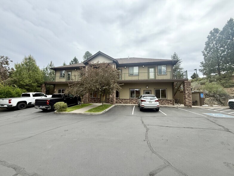 1569 SW Nancy Way, Bend, OR à louer - Photo de l’immeuble – Image 1 sur 19
