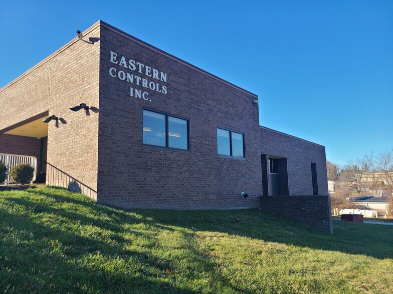 3866 N Providence Rd, Newtown Square, PA à louer - Photo de l’immeuble – Image 1 sur 7
