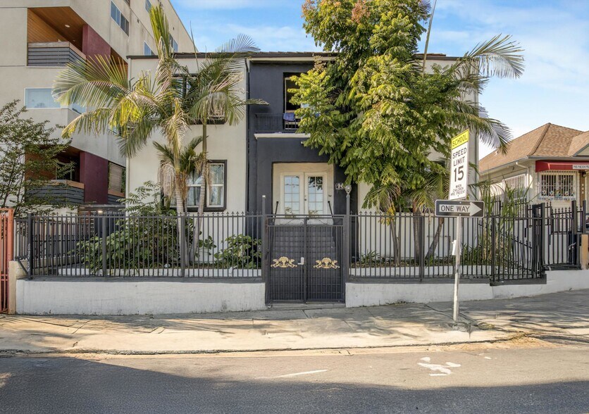 969 S Serrano Ave, Los Angeles, CA à vendre - Photo de l’immeuble – Image 1 sur 17