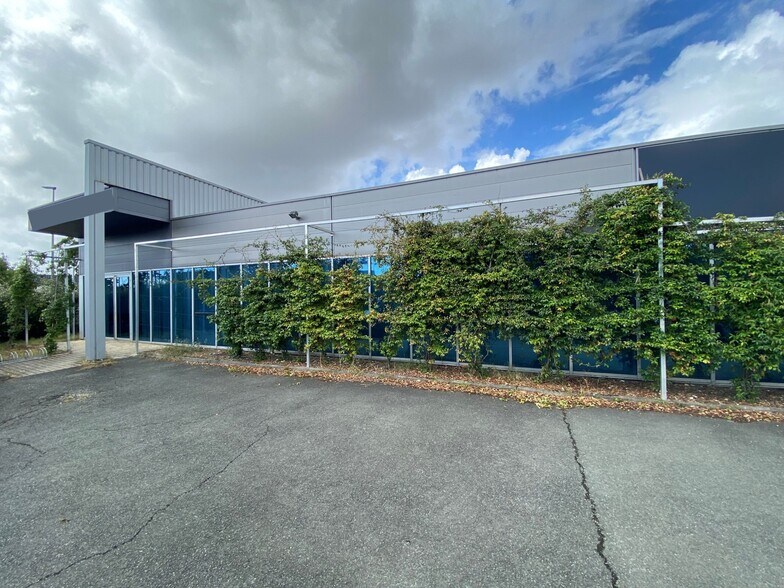 Local d'activités dans Villenave-d'Ornon à vendre - Photo de l’immeuble – Image 1 sur 13