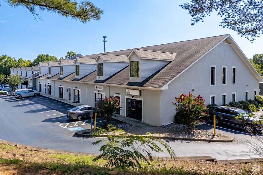 1974 Carolina Place Dr, Fort Mill, SC à louer - Photo principale – Image 1 sur 23