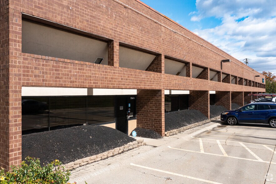 754 Cincinnati Batavia Pike, Cincinnati, OH à vendre - Photo de l’immeuble – Image 2 sur 24
