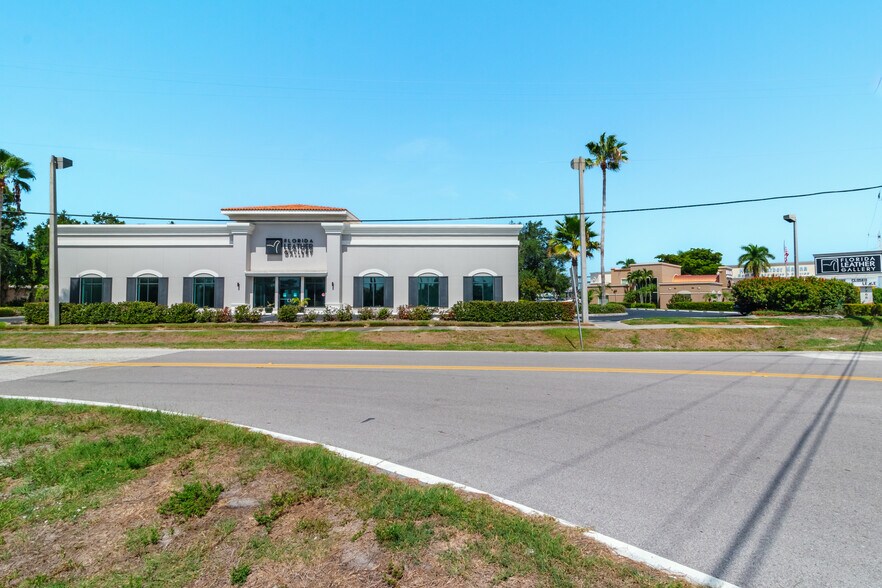 7766 S Tamiami Trl, Sarasota, FL à louer - Photo de l’immeuble – Image 3 sur 3