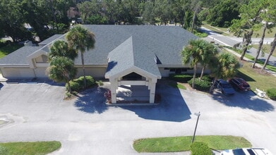 640 S Lake St, Leesburg, FL à louer Photo intérieure– Image 2 sur 9