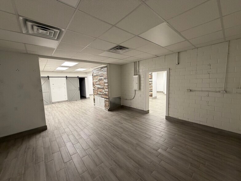 505 W Hwy 90, Castroville, TX à louer - Photo de l’immeuble – Image 3 sur 10