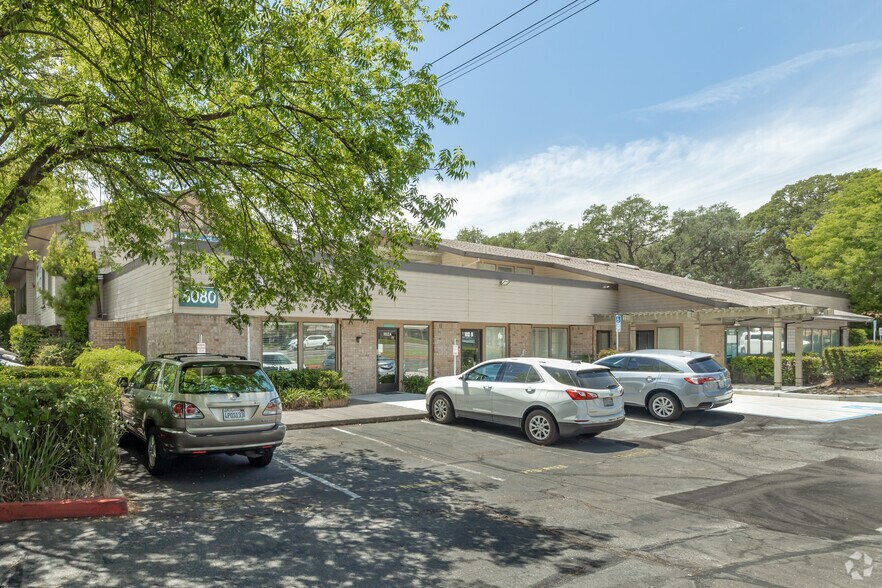 8080-8090 Madison Ave, Fair Oaks, CA à louer - Photo de l’immeuble – Image 3 sur 5