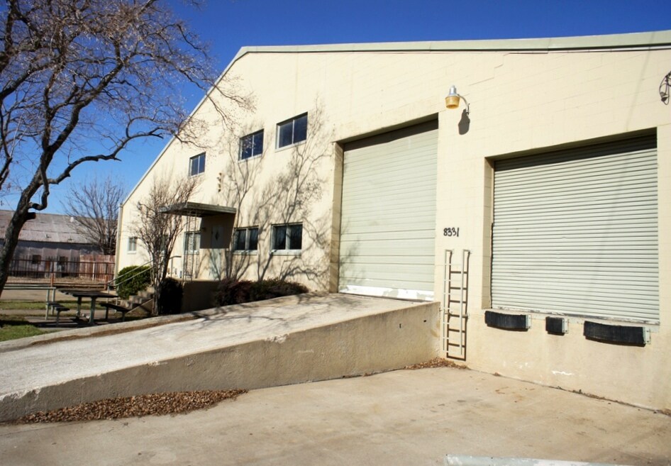 8331 Hoyle Ave, Dallas, TX à vendre Photo de l’immeuble– Image 1 sur 14