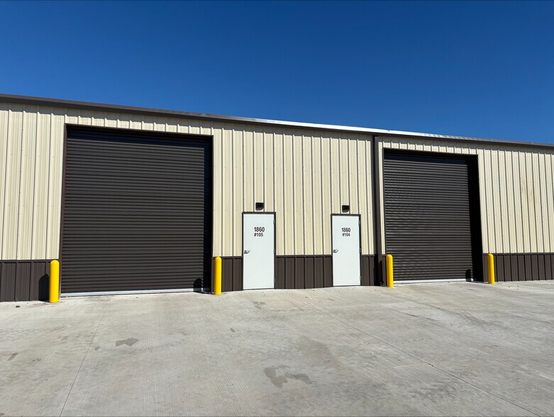 1850 W Henderson Rd, Angleton, TX à louer - Photo de l’immeuble – Image 2 sur 14