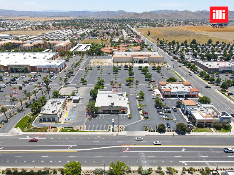 W Florida Ave & Kirby St, Hemet, CA à louer - Photo de l’immeuble – Image 2 sur 6