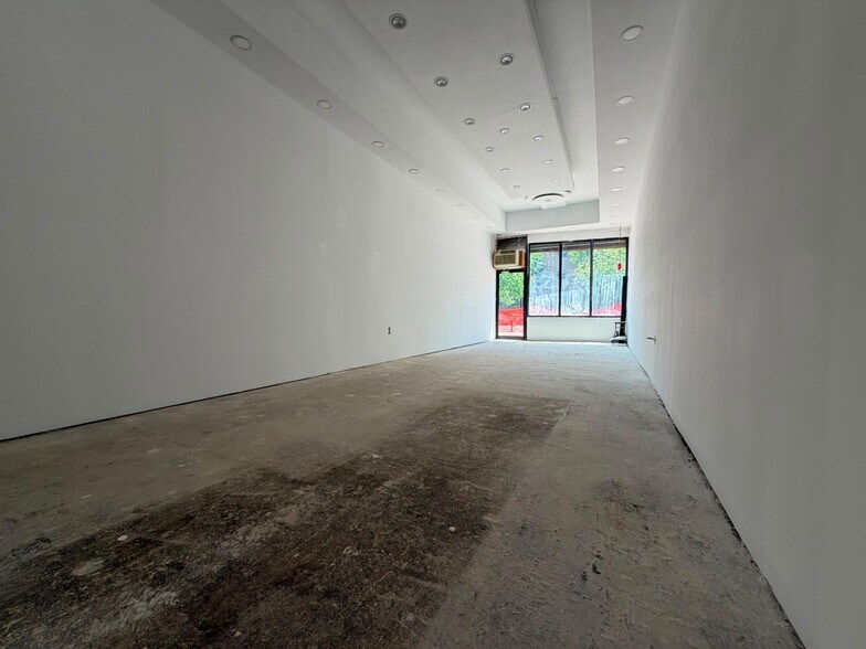4025-4049 Laconia Ave, Bronx, NY à louer - Photo de l’immeuble – Image 3 sur 5