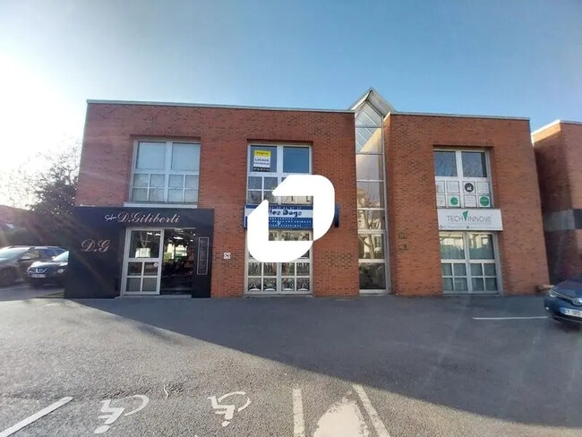 Plus de détails pour 31 Avenue Du Manet, Montigny-le-Bretonneux - Bureau à louer