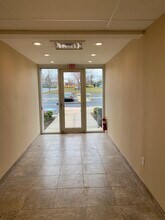 155 Middle Rd, Hazlet, NJ à louer Photo intérieure– Image 2 sur 13