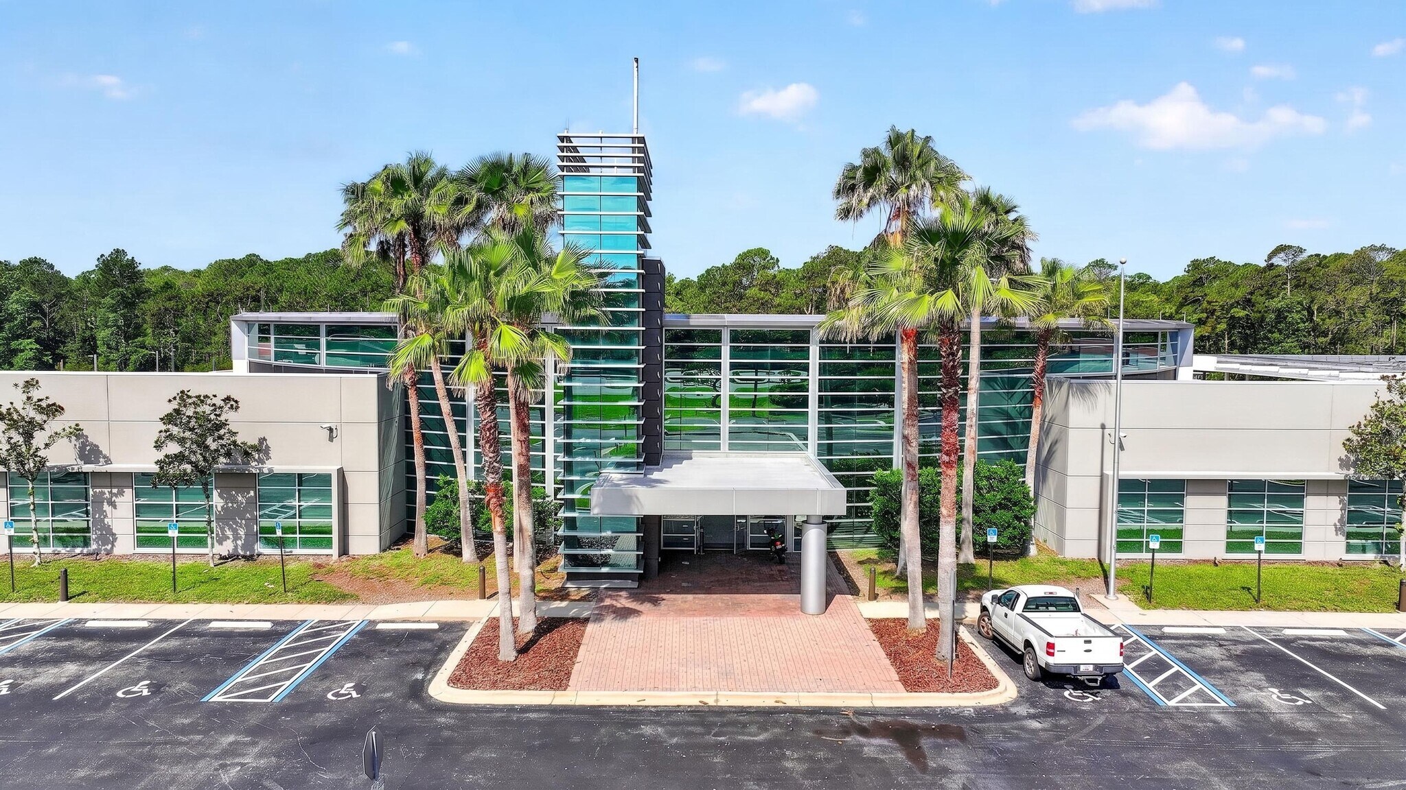 470 Destination Daytona Ln, Ormond Beach, FL à vendre Photo de l’immeuble– Image 1 sur 15