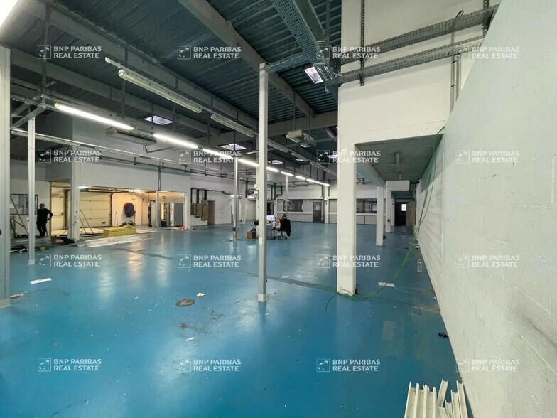 Local d’activités dans Ivry-sur-Seine à louer - Photo de l’immeuble – Image 3 sur 4