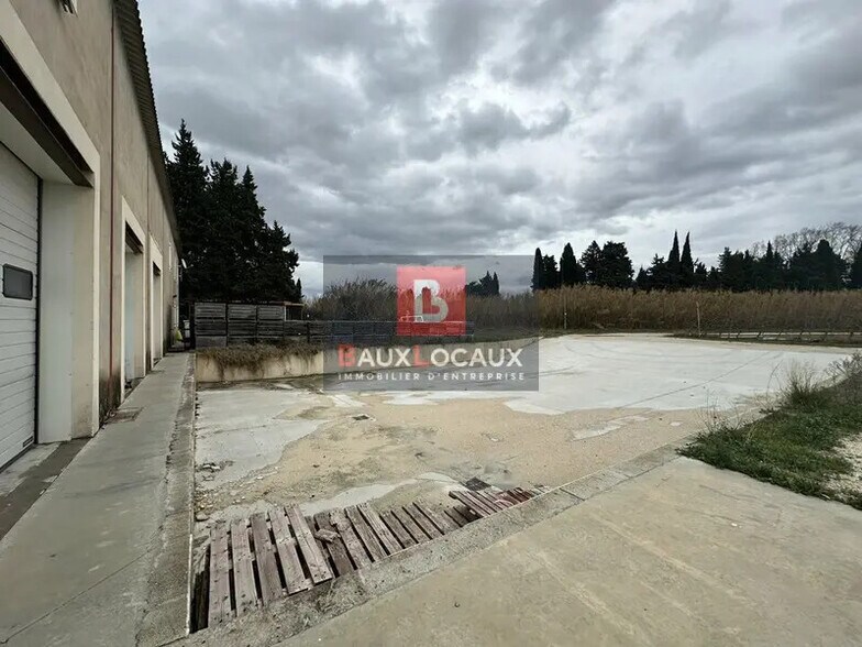Local d'activités dans Noves à vendre - Photo de l’immeuble – Image 3 sur 5