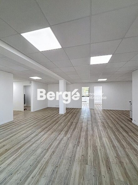 148 Avenue Georges Guynemer, Saint-Laurent-du-Var à louer - Photo de l’immeuble – Image 3 sur 17