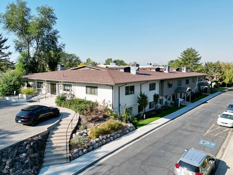 1174 E Graystone Way, Salt Lake City, UT à louer - Photo de l’immeuble – Image 1 sur 11