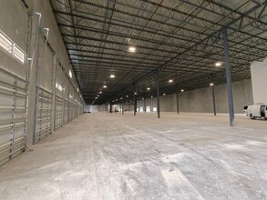 12070 SW Tom Mackie Blvd, Port Saint Lucie, FL à louer Photo intérieure– Image 2 sur 3