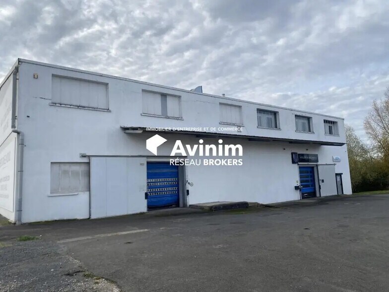 Local d'activités dans Saint-Yorre à vendre - Photo de l’immeuble – Image 3 sur 7