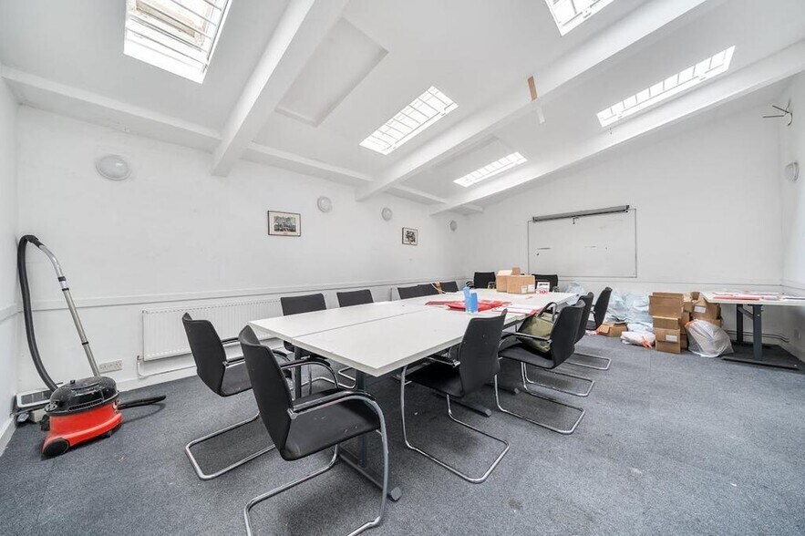 347-349 Cambridge Heath Rd, Londres à vendre - Photo de l’immeuble – Image 3 sur 25