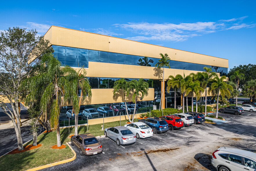 6499 NW Powerline Rd, Fort Lauderdale, FL à louer - Photo de l’immeuble – Image 1 sur 22