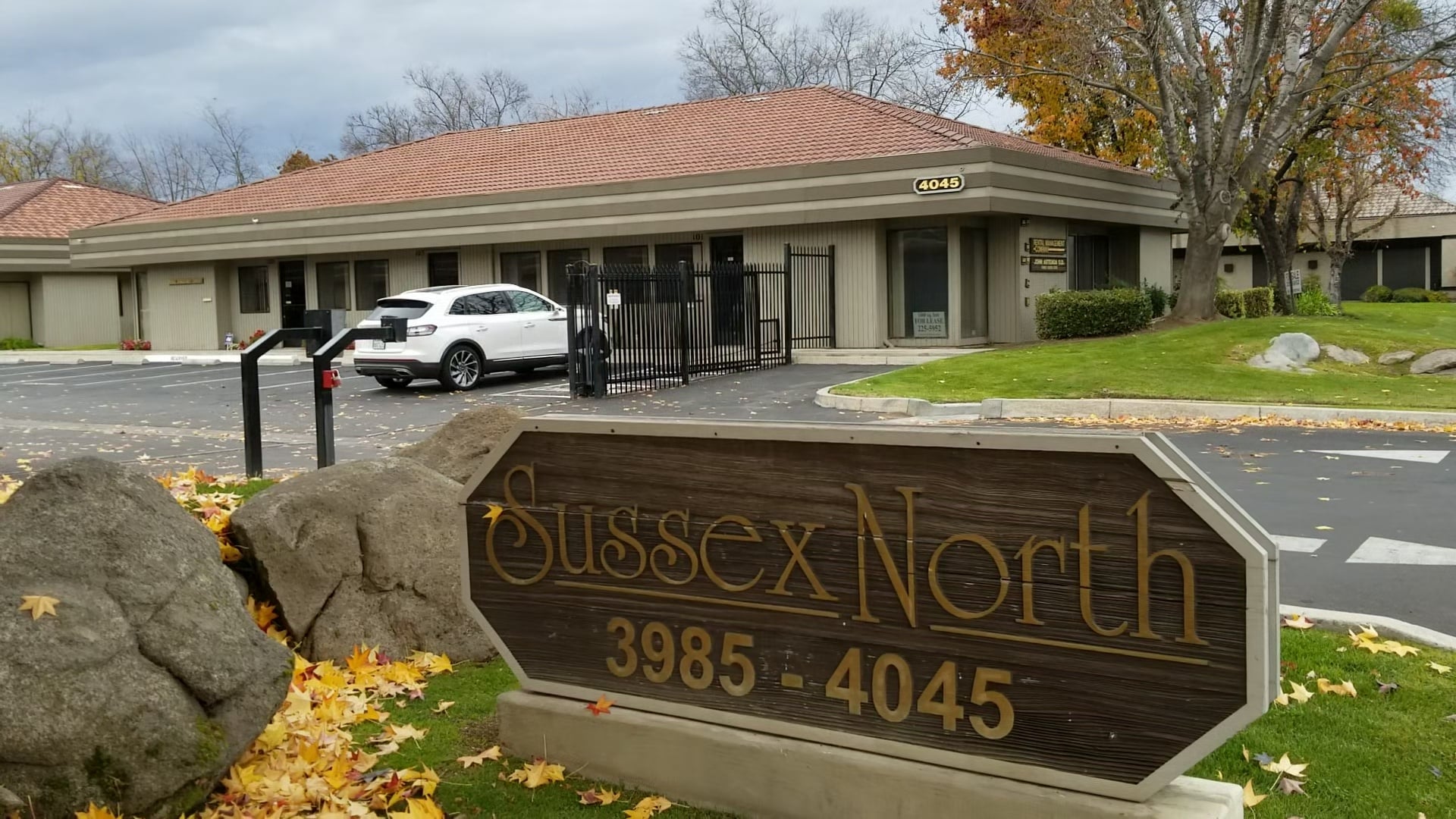 3995 N Fresno St, Fresno, CA à louer Photo de l’immeuble– Image 1 sur 8