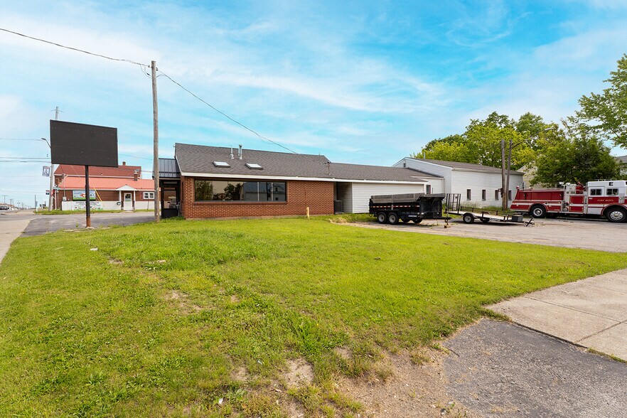 1486 Abbott Rd, Lackawanna, NY à vendre - Photo de l’immeuble – Image 2 sur 28