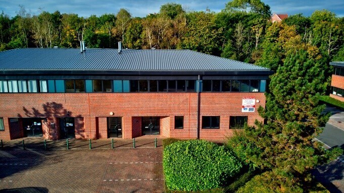 14-15 Binknoll Ln, Swindon à vendre - Photo de l’immeuble – Image 3 sur 3