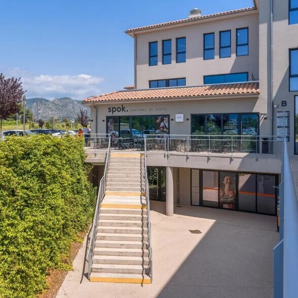 Bureau dans Aubagne à louer - Photo de l’immeuble – Image 2 sur 7