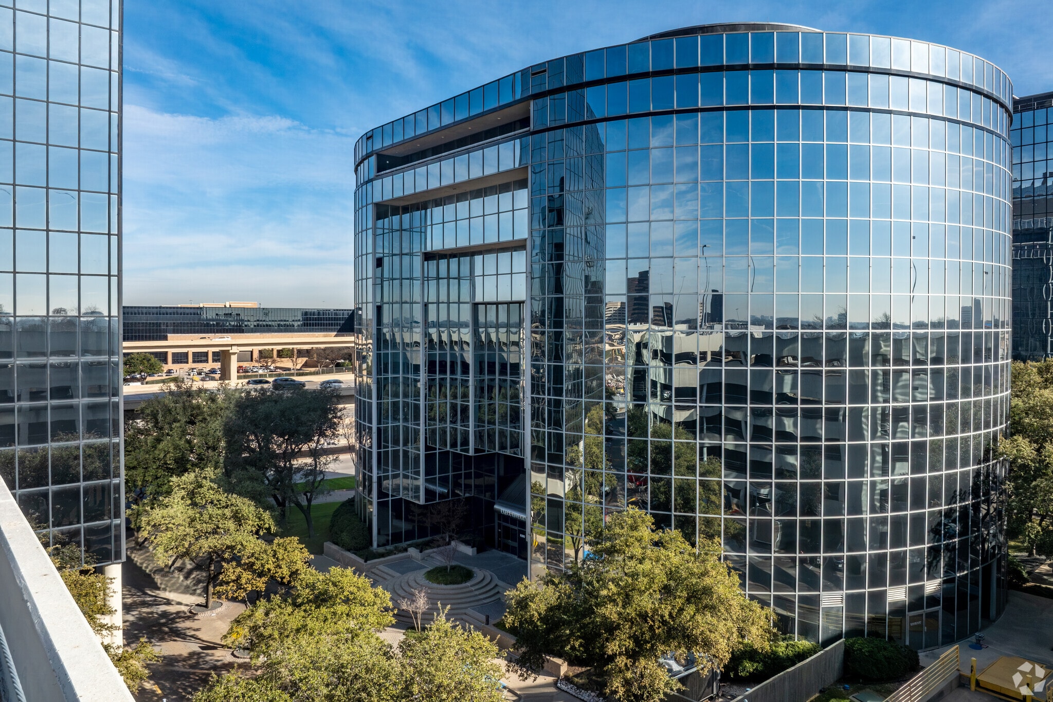 8360 Lyndon B Johnson Fwy, Dallas, TX à louer Photo principale– Image 1 sur 15