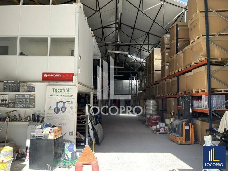 Local d’activités dans Gémenos à louer - Photo de l’immeuble – Image 3 sur 10