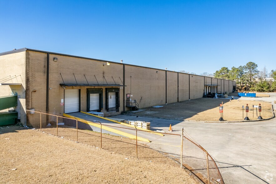 1056 Personal Pl, Morrow, GA à louer - Photo de l’immeuble – Image 2 sur 14