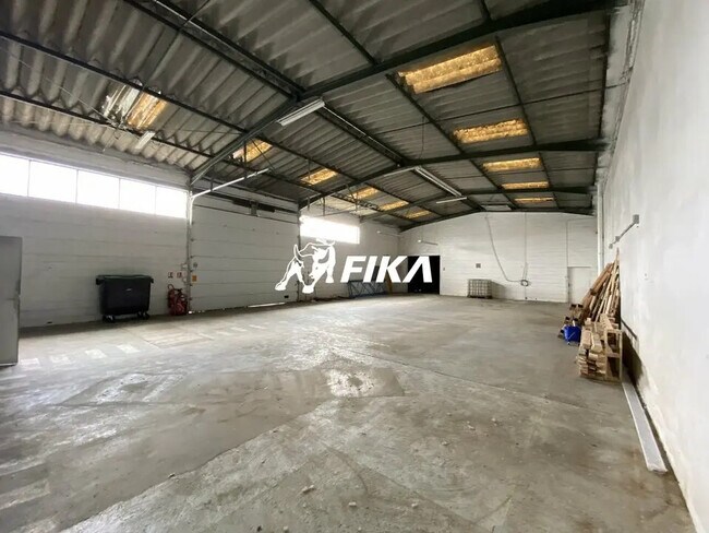 Plus de détails pour Local d'activités à louer