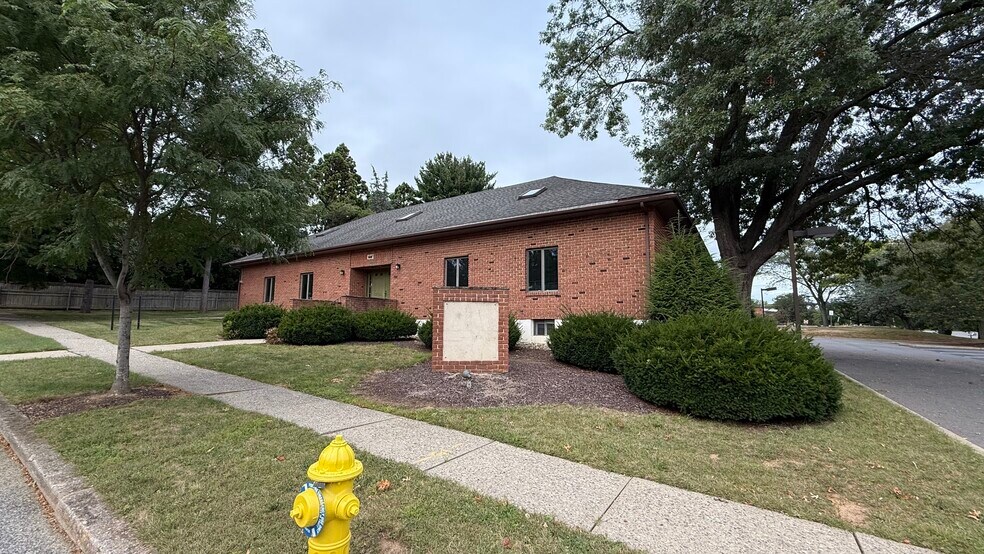 235 Broubalow Way, Phillipsburg, NJ à louer - Photo de l’immeuble – Image 2 sur 46