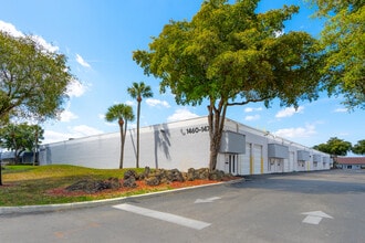 7950-7966 NW 14th St, Miami, FL à louer Photo de l’immeuble– Image 1 sur 3