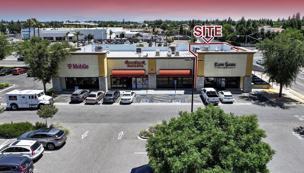 6825 N Willow Ave, Fresno, CA à louer - Photo de l’immeuble – Image 2 sur 3