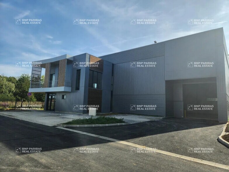 Local d'activités dans Chanteloup-en-Brie à vendre - Photo de l’immeuble – Image 1 sur 20