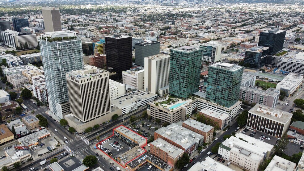 698 S Vermont Ave, Los Angeles, CA à vendre - Photo de l’immeuble – Image 2 sur 12